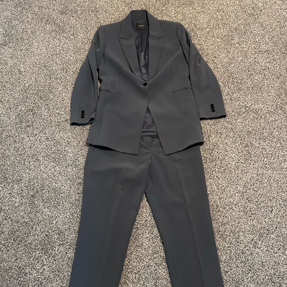 High-quality women’s pants suit by Theory